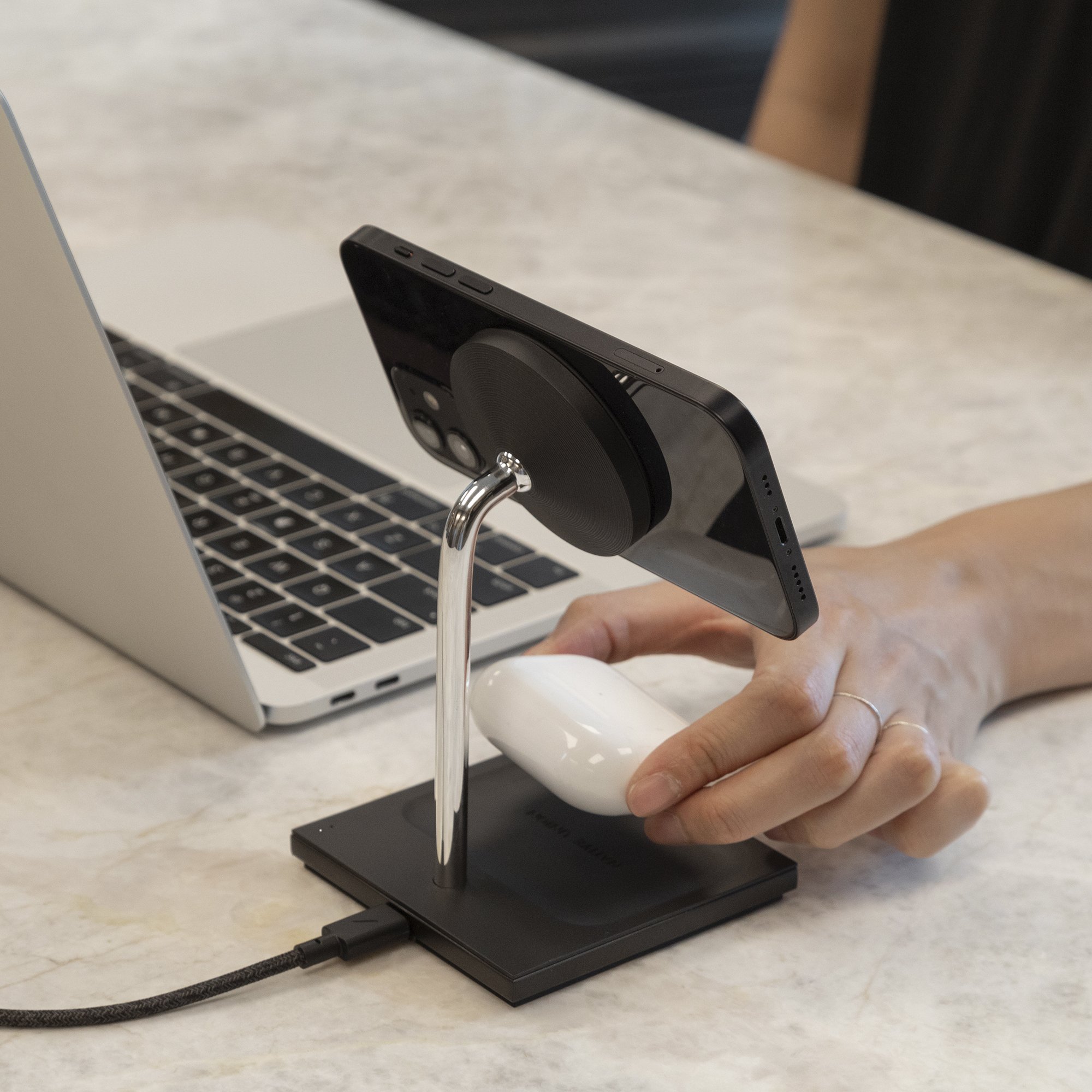 SNAP 2 in 1 MAGNETIC WIRELESS CHARGER
